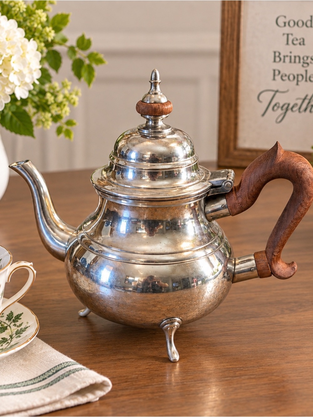 Vintage Williamsburg Stieff Pewter Teapot CW80-30 Wood Handle 9” Colonial